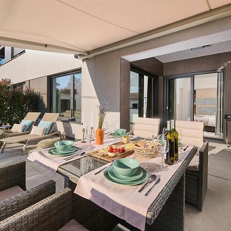 Brand New 1 Bedroom Apartment With Backyard Near The Beach! Porec Bagian luar foto
