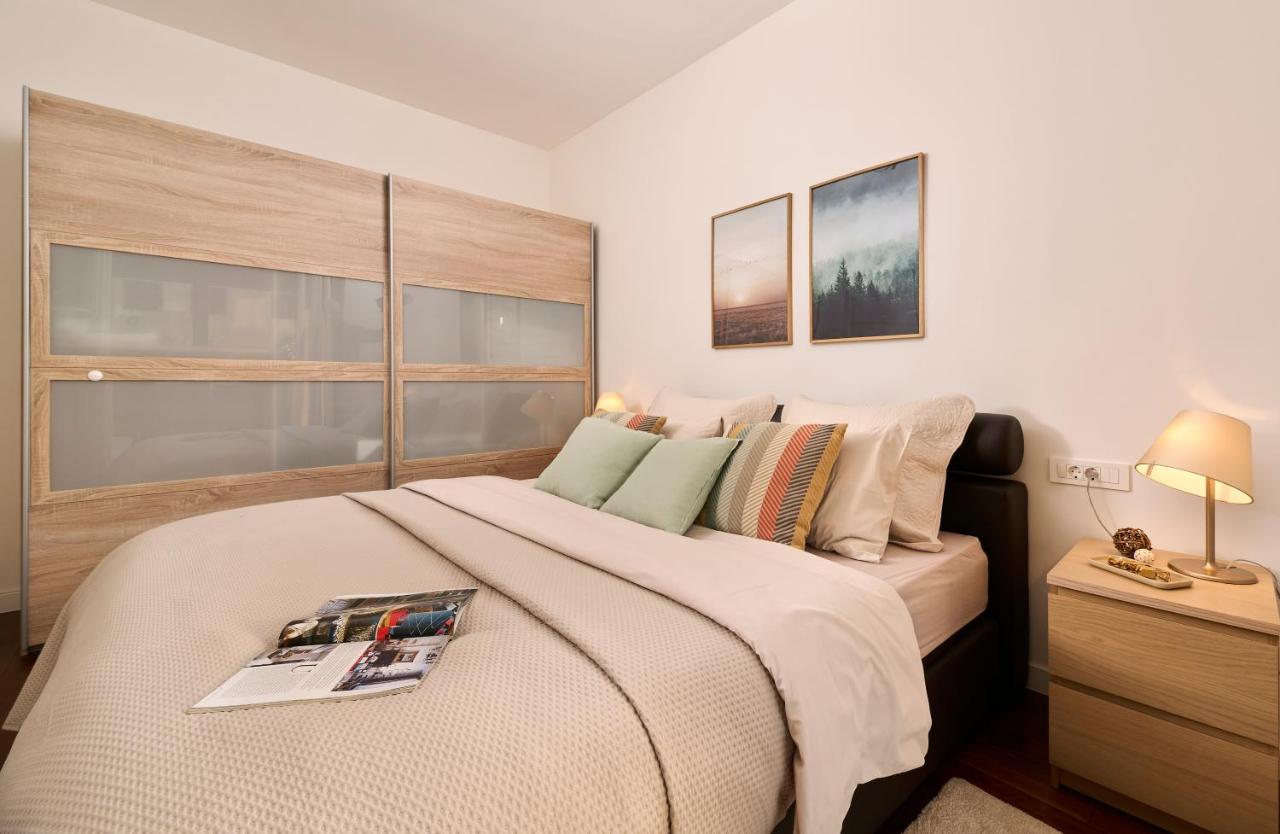 Brand New 1 Bedroom Apartment With Backyard Near The Beach! Porec Bagian luar foto